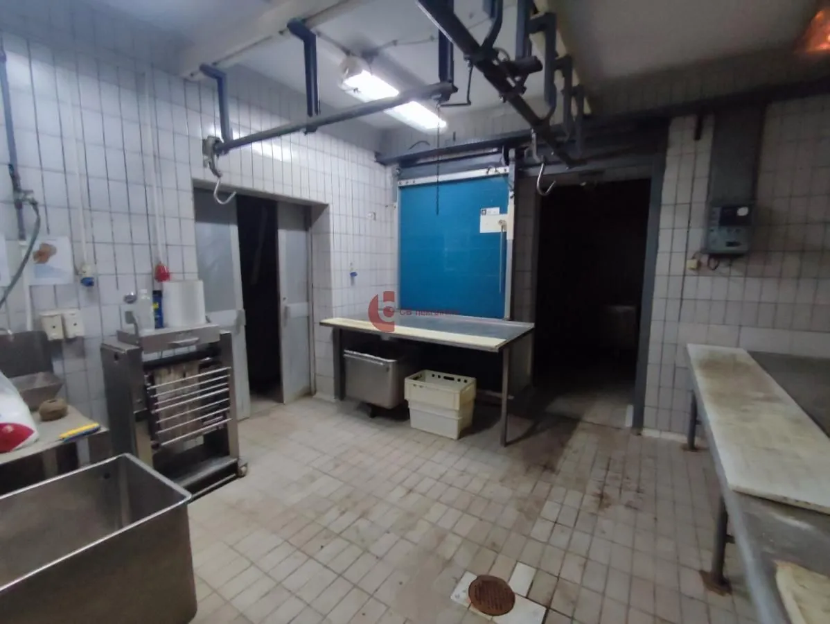 Prodaja, poslovni prostor, 404m², Đurđin, Subotica