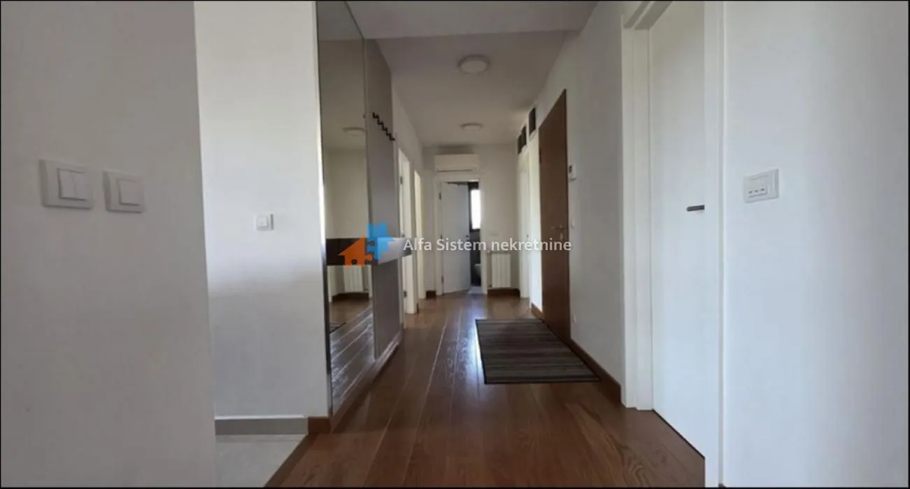 Izdavanje, četvorosoban stan, 98m², Vračar Sve Podlokacije, Beograd