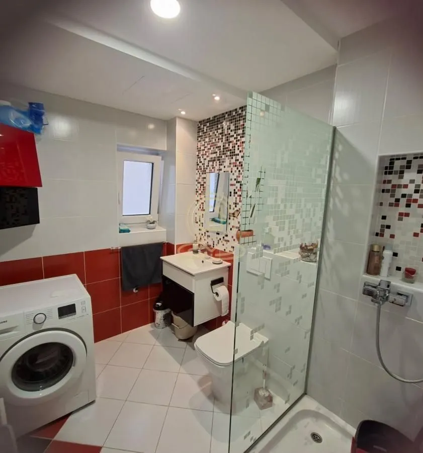 Prodaja, kuća, 270m², Blok 8, Petrovaradin