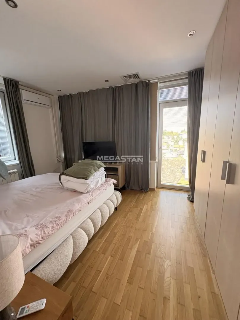 Izdavanje, četvorosoban stan, 220m², Savski Venac, Beograd