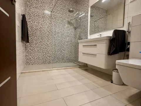 Izdavanje, dvosoban stan, 90m², Preko Morače, Podgorica - image 10