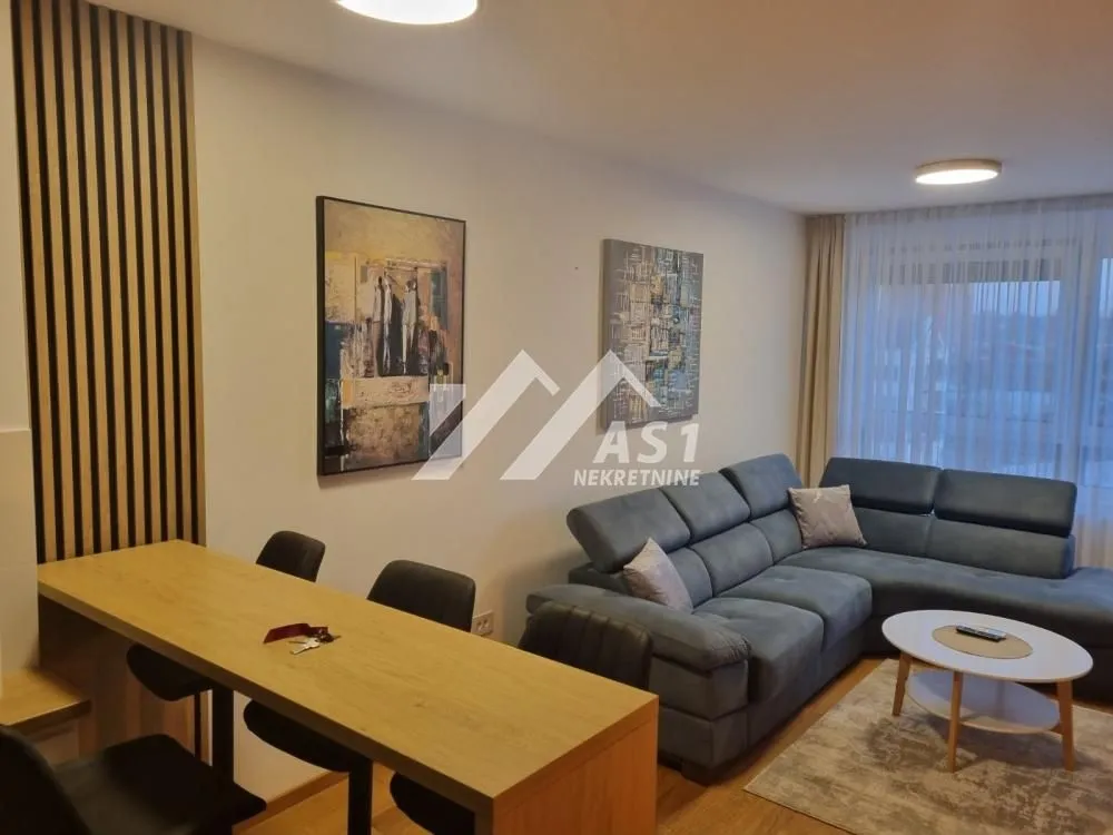 Izdavanje, dvosoban stan, 44m², Centar, Novi Sad