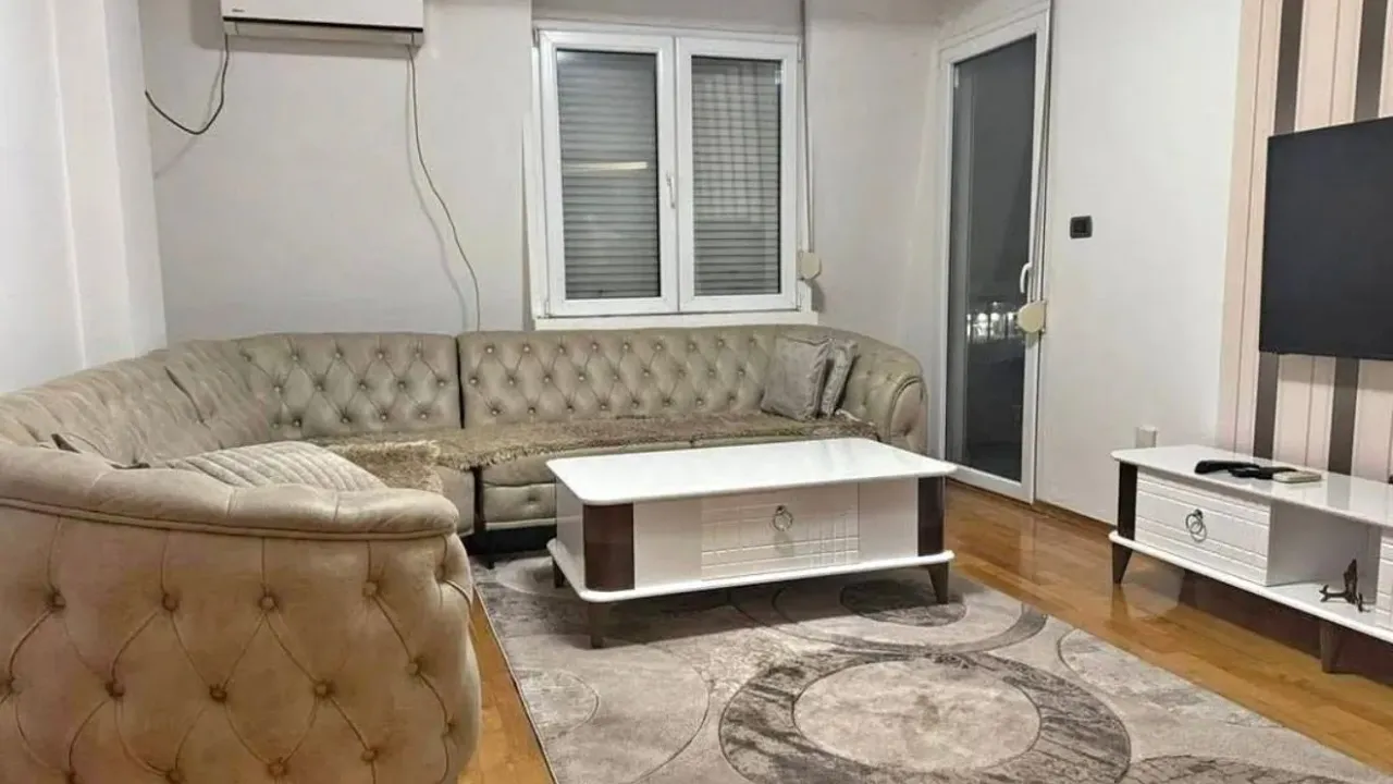 Izdavanje, trosoban stan, 87m², Krivi Most, Podgorica