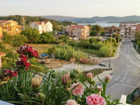 Rent, apartment, 83m², Tivat, Crna Gora - image 2