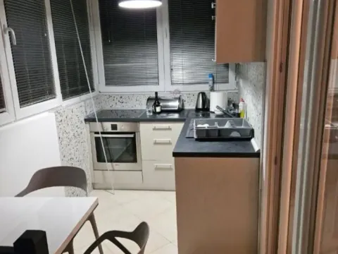 Izdavanje, trosoban stan, 91m², Stari grad, Novi Sad - image 18