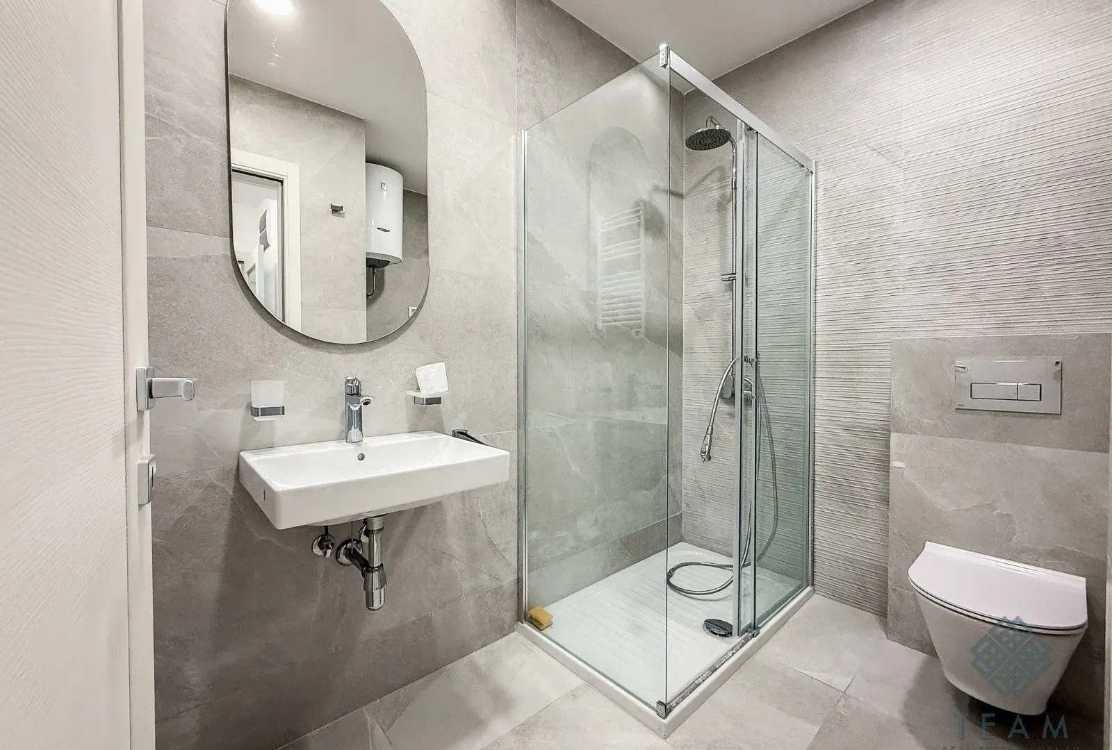Rent, office space, 69m², Central Point, Podgorica
