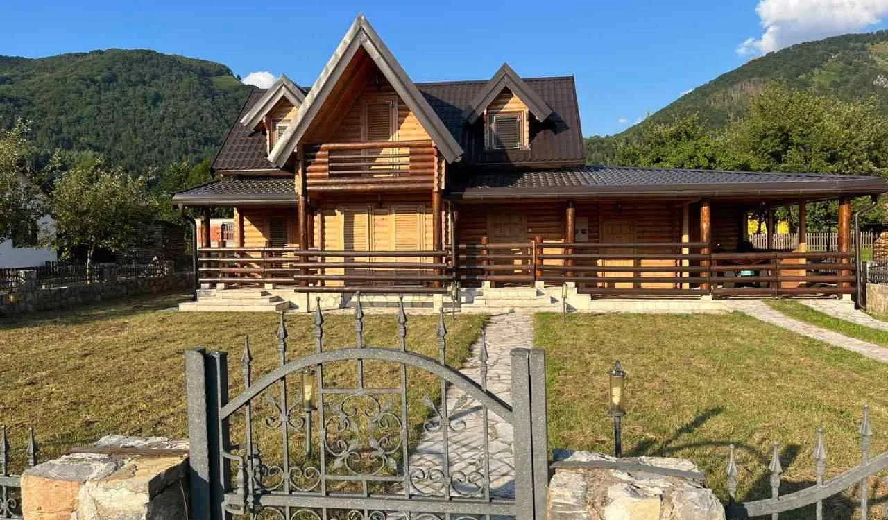 Prodaja, kuća, 180m², Centar, Kolašin