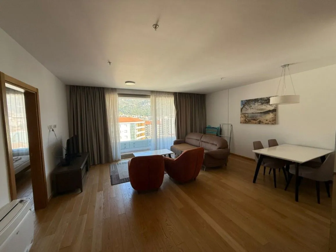 Izdavanje, jednosoban stan, 61m², Budva, Crna Gora