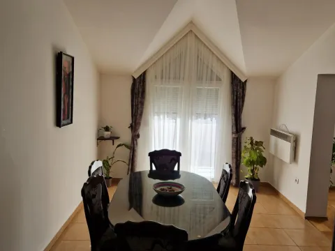 Izdavanje, dvosoban stan, 115m², Tološi, Podgorica - image 8