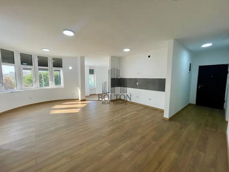 Prodaja, četvorosoban stan, 195m², Centar, Požarevac