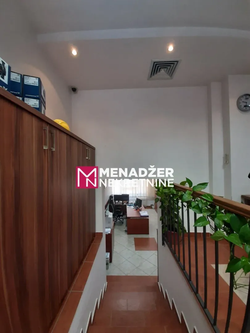 Rent, office space, 81m², Krivi Most, Podgorica