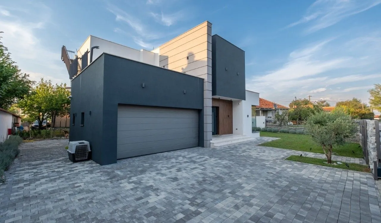 Izdavanje, kuća, 180m², Gornja Gorica, Podgorica