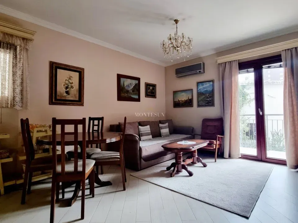 Izdavanje, dvosoban stan, 58m², Centar, Budva