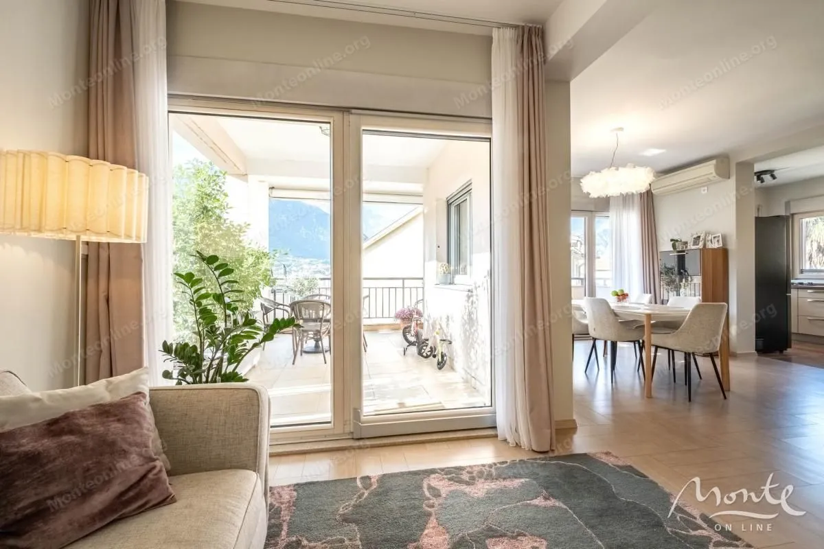 Prodaja, trosoban stan, 114m², Dobrota, Kotor
