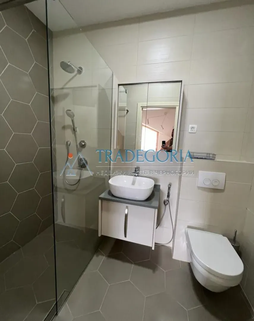 Prodaja, dvosoban stan, 108m², Dobrota, Kotor