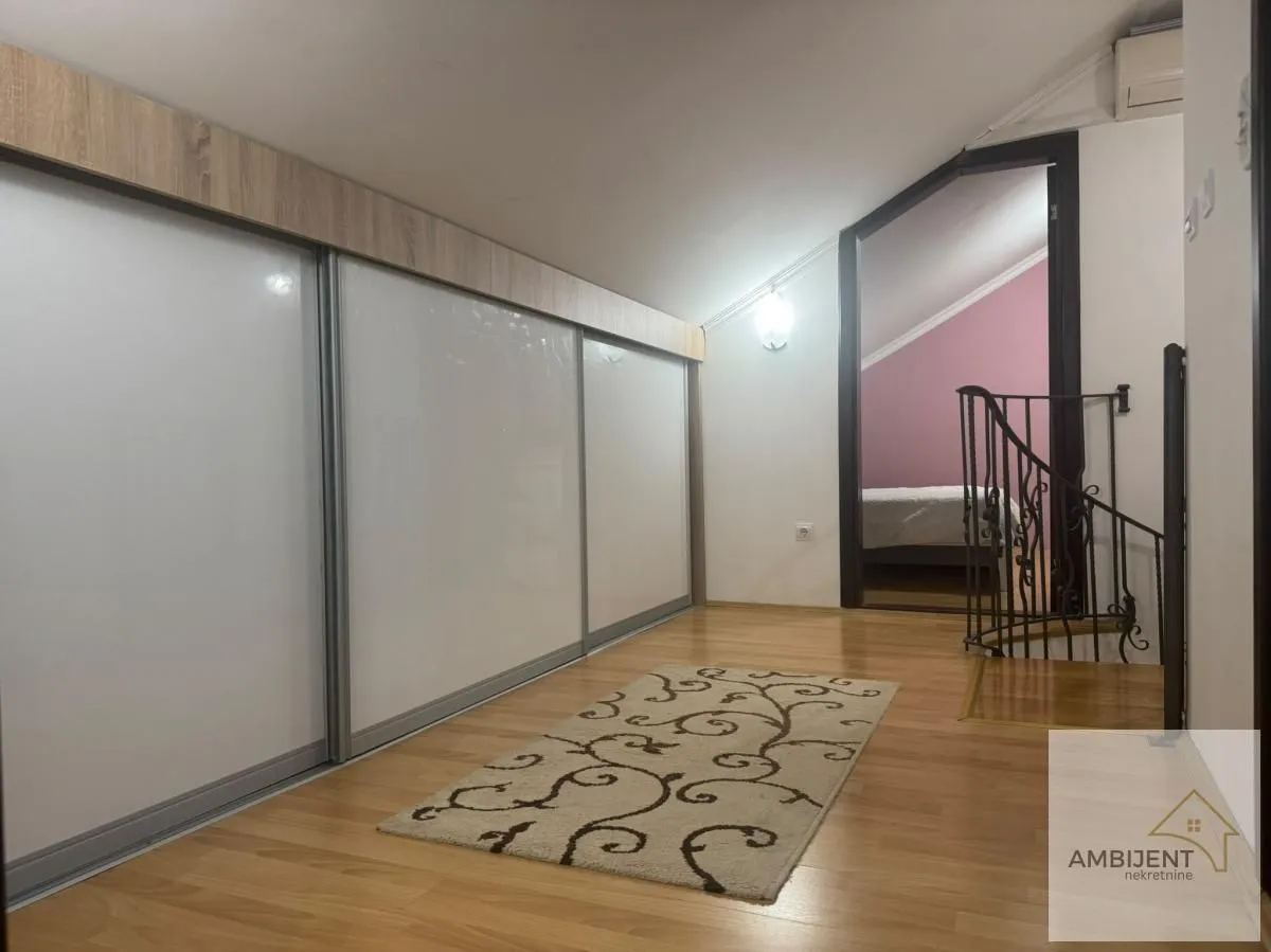Prodaja, trosoban stan, 110m², Centar, Inđija