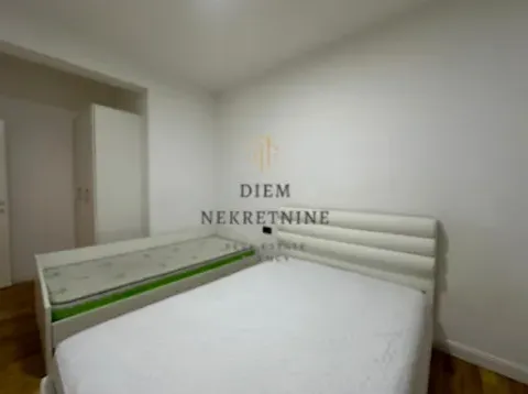 Izdavanje, trosoban stan, 130m², Dalmatinska ulica, Podgorica - image 7