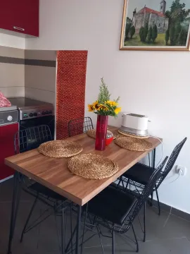 Izdavanje, jednosoban stan, 45m², Centar, Tivat - image 2