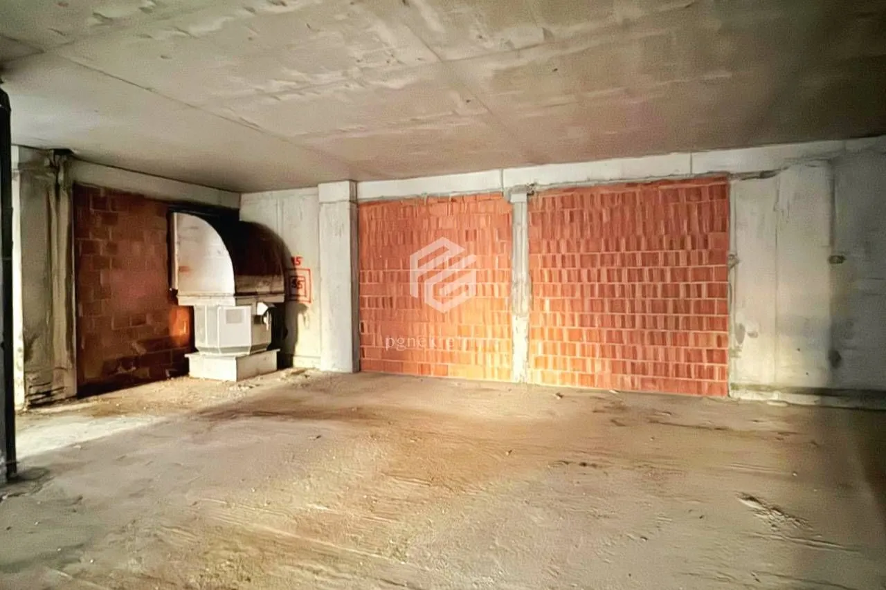 Rent, office space, 406m², Petrovac, Budva