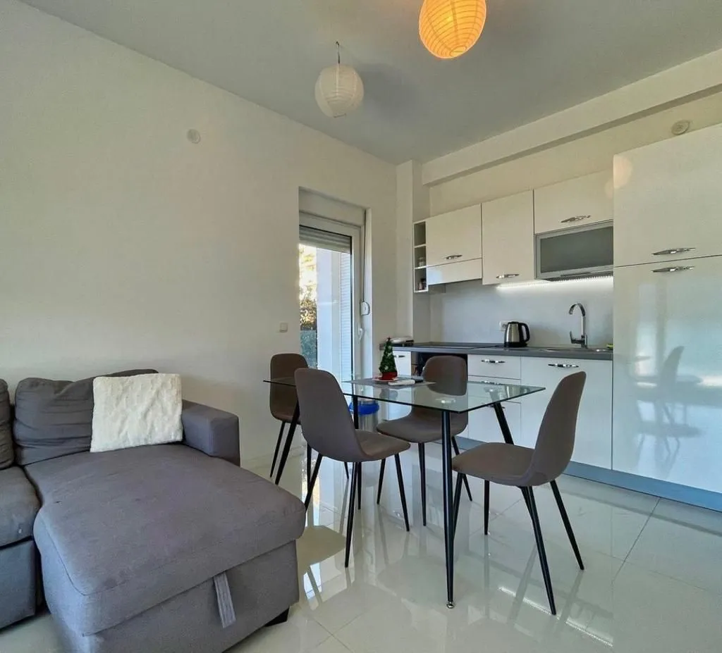 Prodaja, jednosoban stan, 46m², Dobrota, Kotor