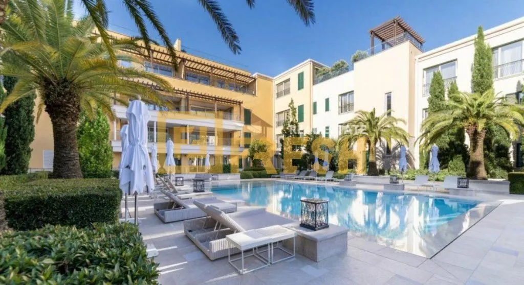 Prodaja, jednosoban stan, 90m², Herceg Novi, Crna Gora