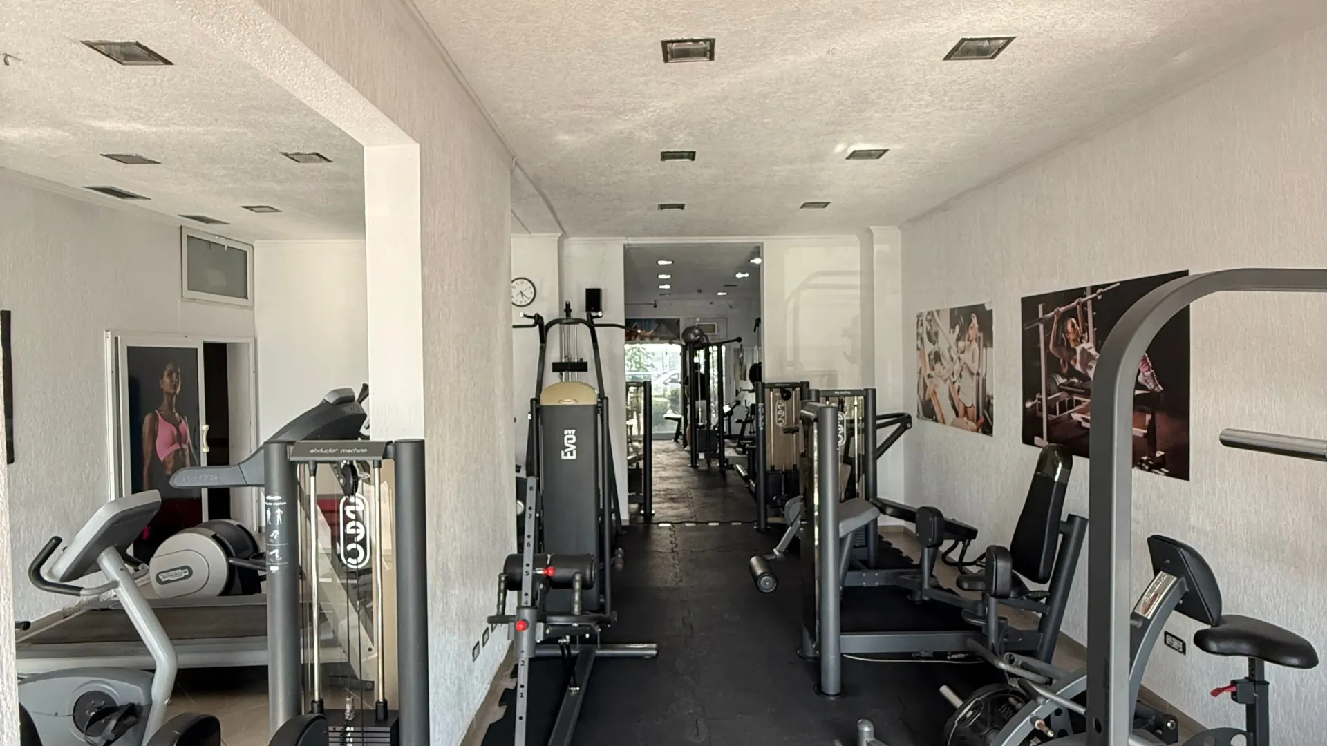 Izdavanje, poslovni prostor, 150m², Centar, Bar