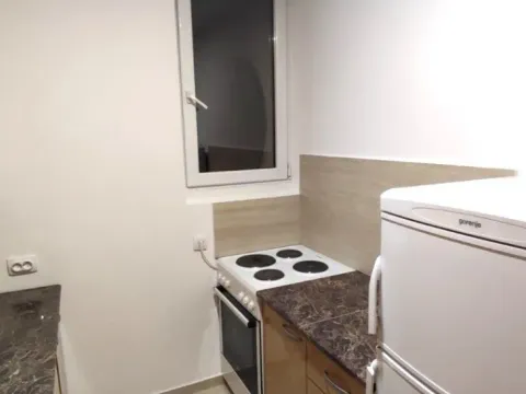 Izdavanje, dvosoban stan, 75m², Centar, Bar - image 8