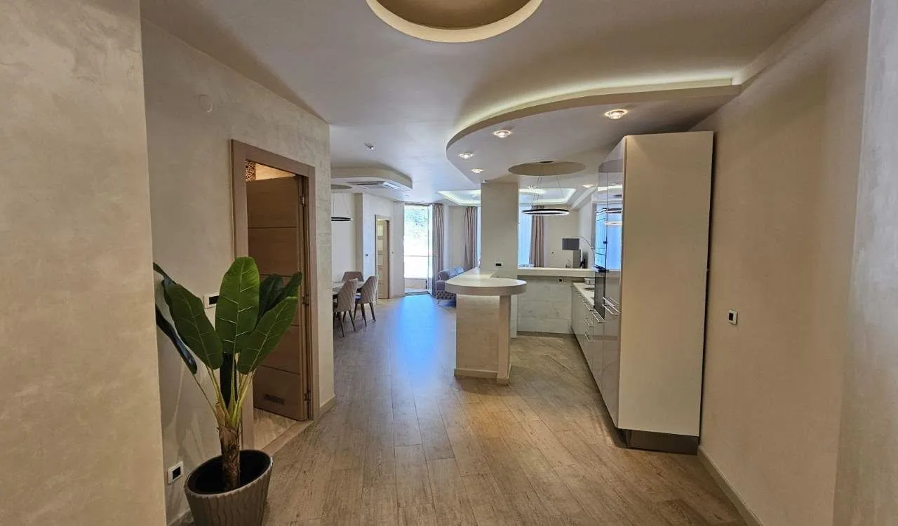 Prodaja, dvosoban stan, 104m², Centar, Budva