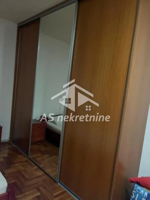Izdavanje, trosoban stan, 120m², Uciteljsko Naselje, Zvezdara Sve Podlokacije