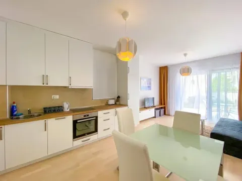 Rent, one bedroom apartment, 40m², Tivat, Crna Gora - image 1