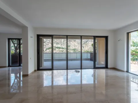 Prodaja, stan, 510m², Muo, Kotor - image 14