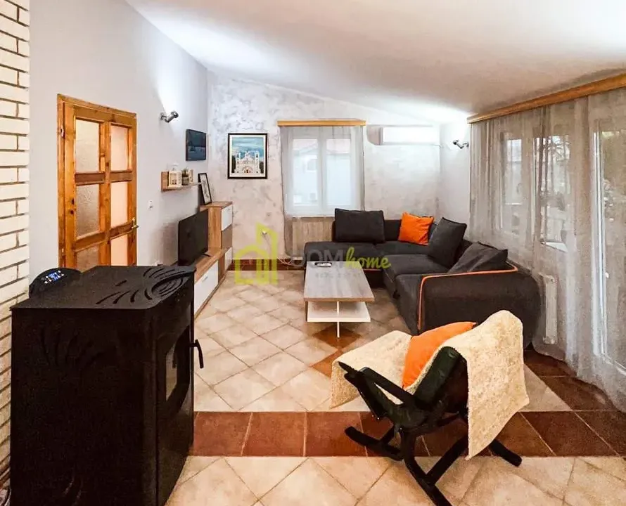 Izdavanje, trosoban stan, 100m², Zabjelo, Podgorica