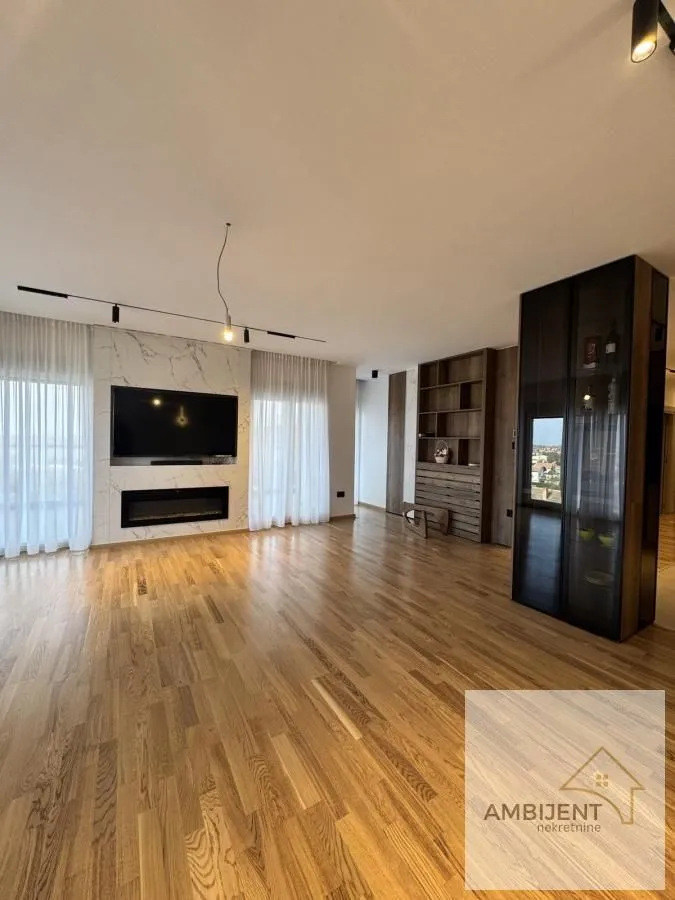 Prodaja, četvorosoban stan, 116m², Stari Banovci, Stara Pazova