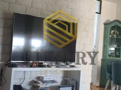 Izdavanje, trosoban stan, 100m², Blok 5, Podgorica - image 2