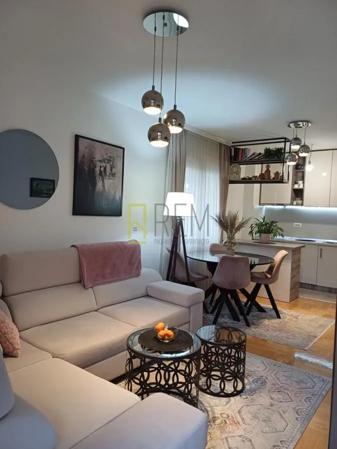 Prodaja, jednosoban stan, 50m², Stari Aerodrom, Podgorica