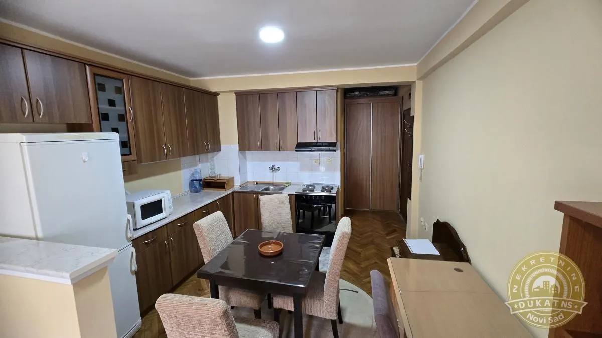 Izdavanje, garsonjera, 30m², Bulevar Oslobodjenja, Novi Sad Sve Podlokacije