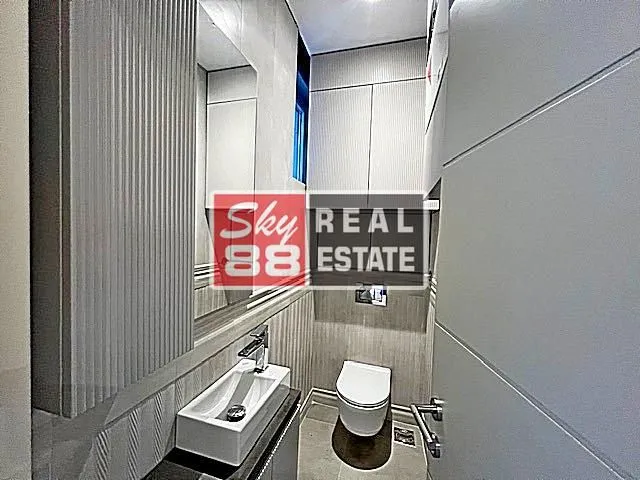 Izdavanje, četvorosoban stan, 156m², Savski Venac, Beograd
