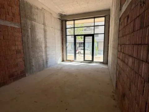 Izdavanje, poslovni prostor, 36m², New City, Podgorica - image 11