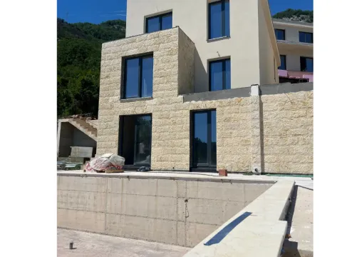 Kuća in Podmaine