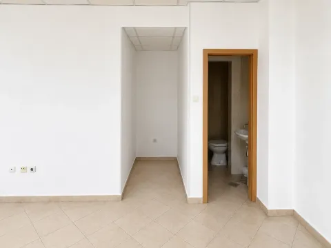 Rent, office space, 25m², Krivi Most, Podgorica - image 2