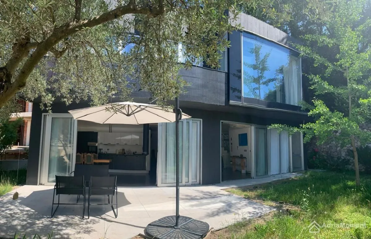 Sale, house, 350m², Prijevor, Budva