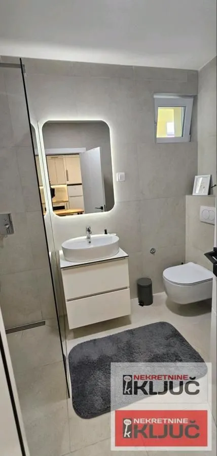 Izdavanje, jednosoban stan, 38m², Centar, Novi Sad