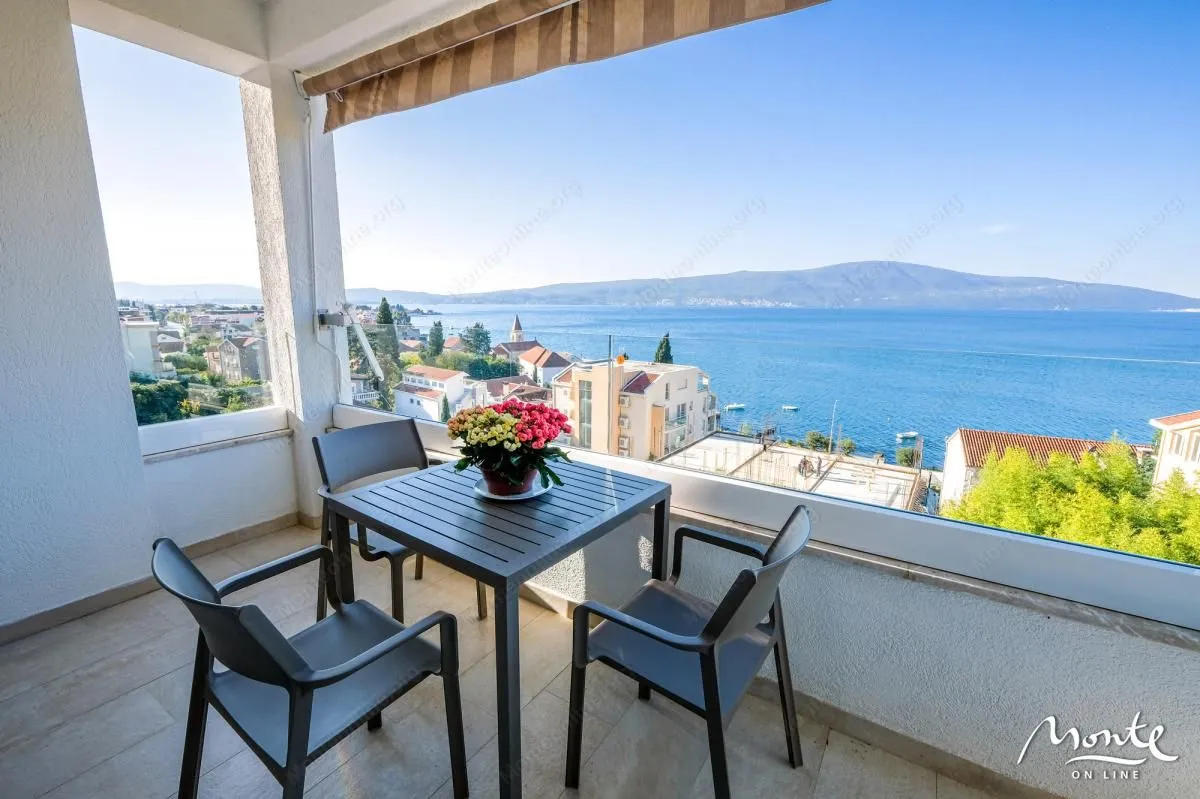 Prodaja, dvosoban stan, 66m², Tivat, Crna Gora