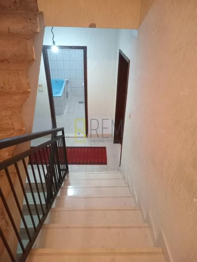 Prodaja, kuća, 232m², Tološi, Podgorica