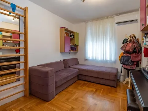 Rent, three bedroom apartment, 97m², Blok 9, Podgorica - image 10