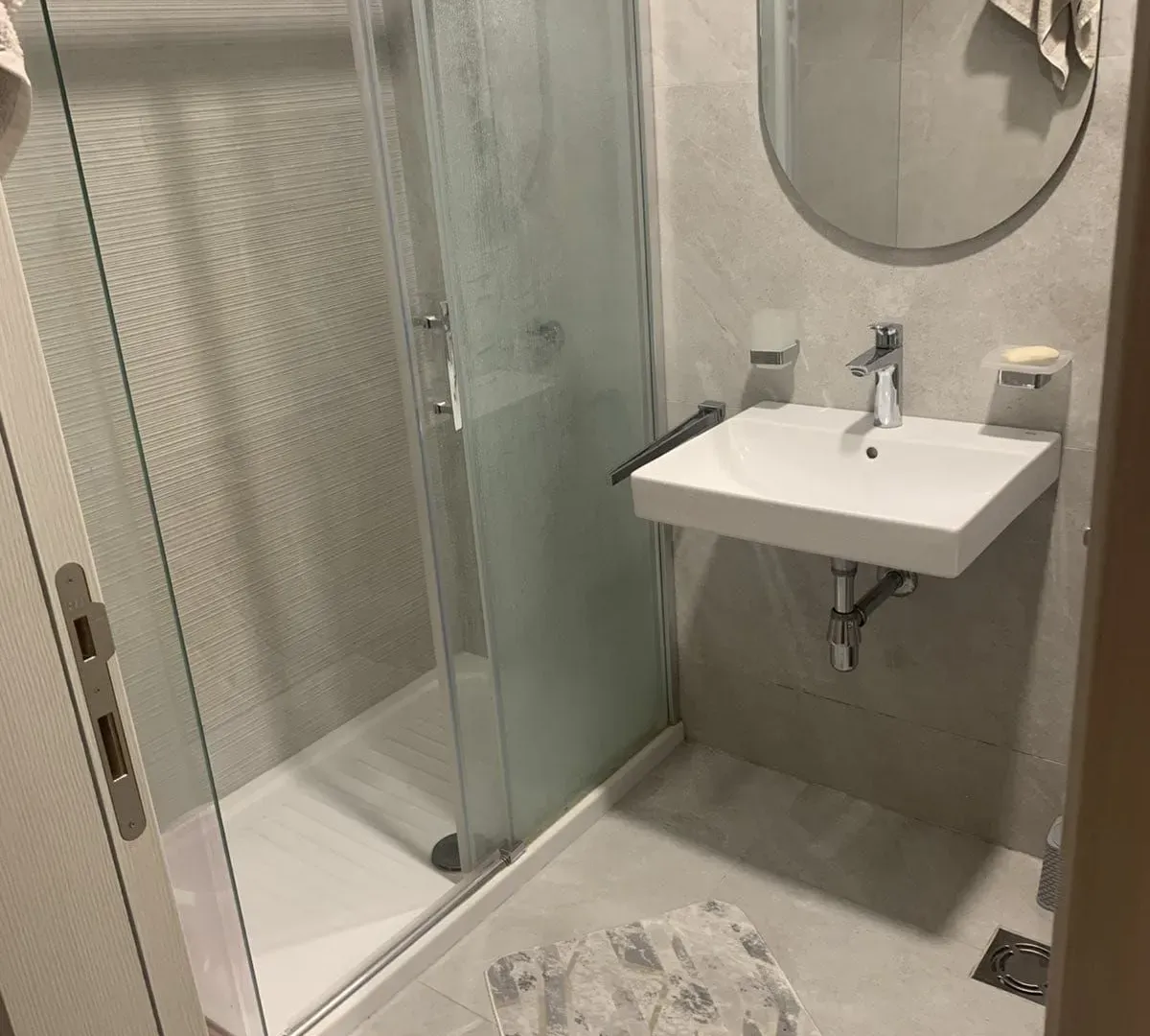 Izdavanje, jednosoban stan, 50m², Central Point, Podgorica