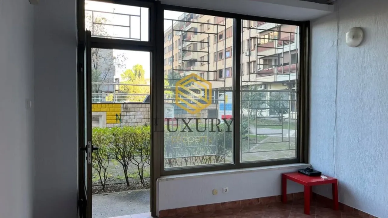 Izdavanje, poslovni prostor, 17m², Pejton, Podgorica