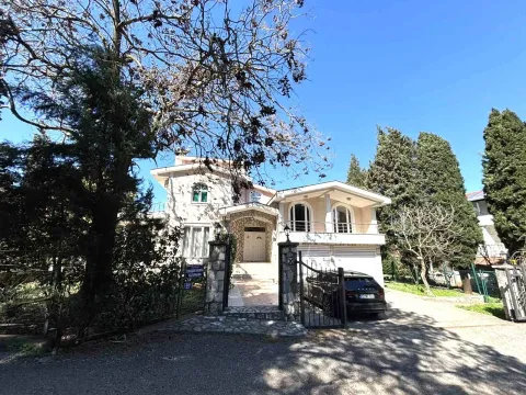 Rent, house, 300m², Zagorič, Podgorica - image 23