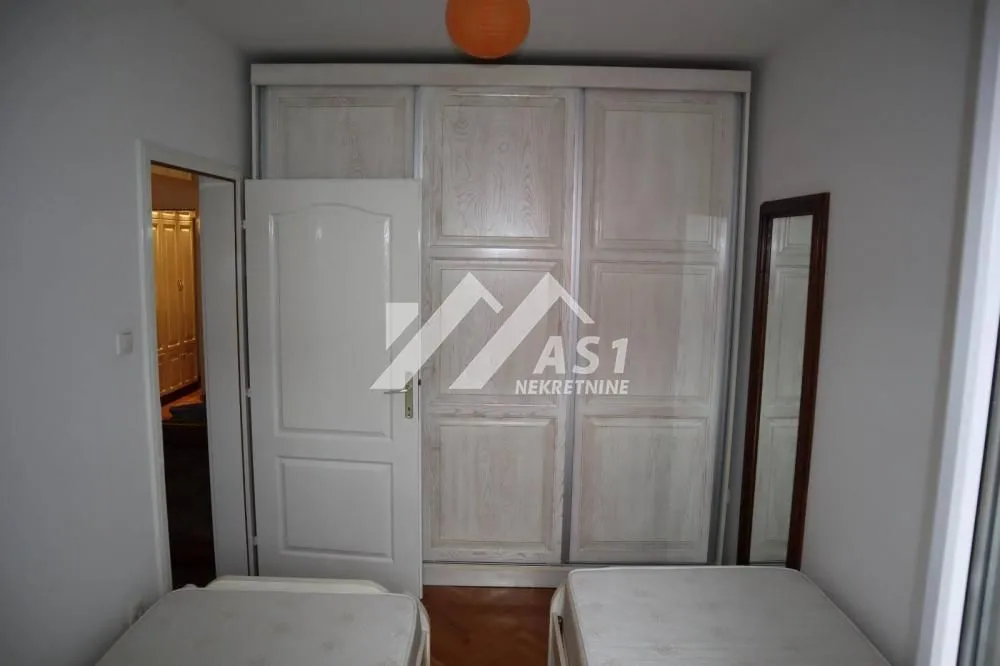 Izdavanje, dvosoban stan, 52m², Bulevar Oslobodjenja, Novi Sad Sve Podlokacije