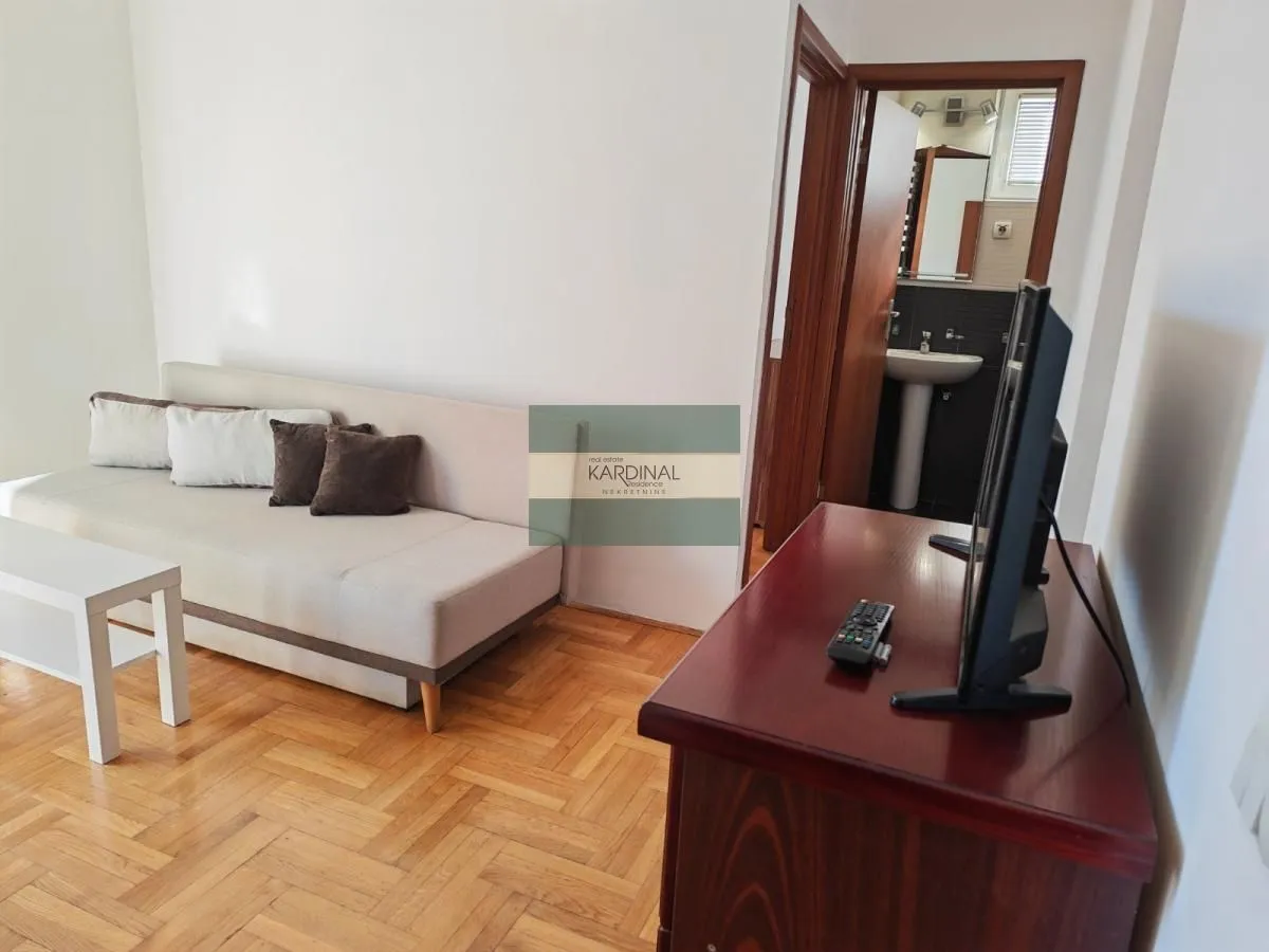 Izdavanje, jednosoban stan, 36m², Centar, Kragujevac
